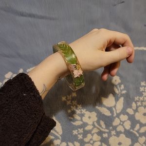 Clear bracelet with real flowers 💐